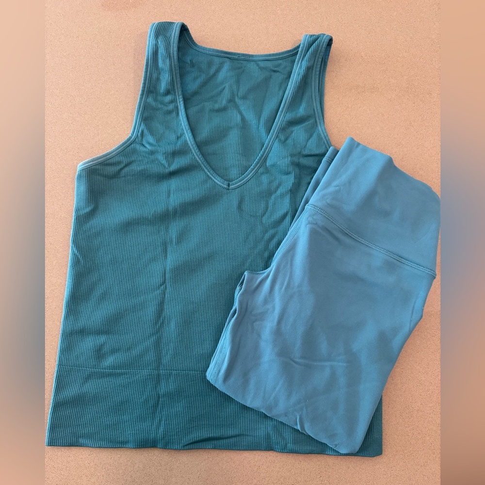 EUC Athleta Aurora Tank and Transcend Capri Set M